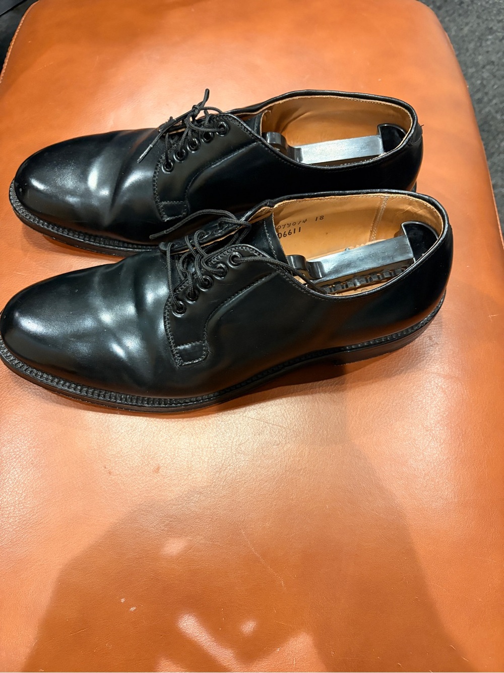 Classic Black Men's Leather Derby Shoes - Picture 3 of 7